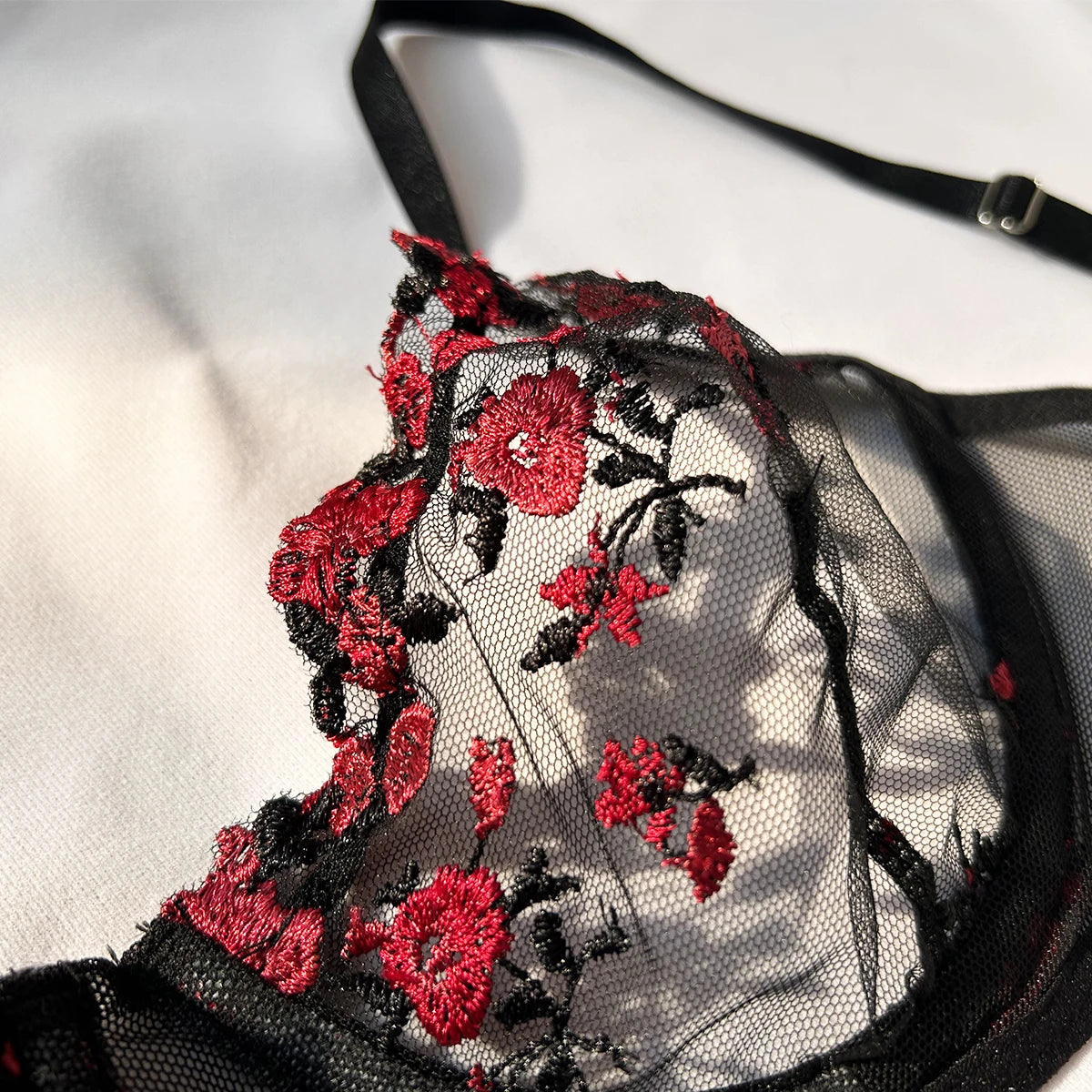 Elegant Floral Style Lace Lingerie Set