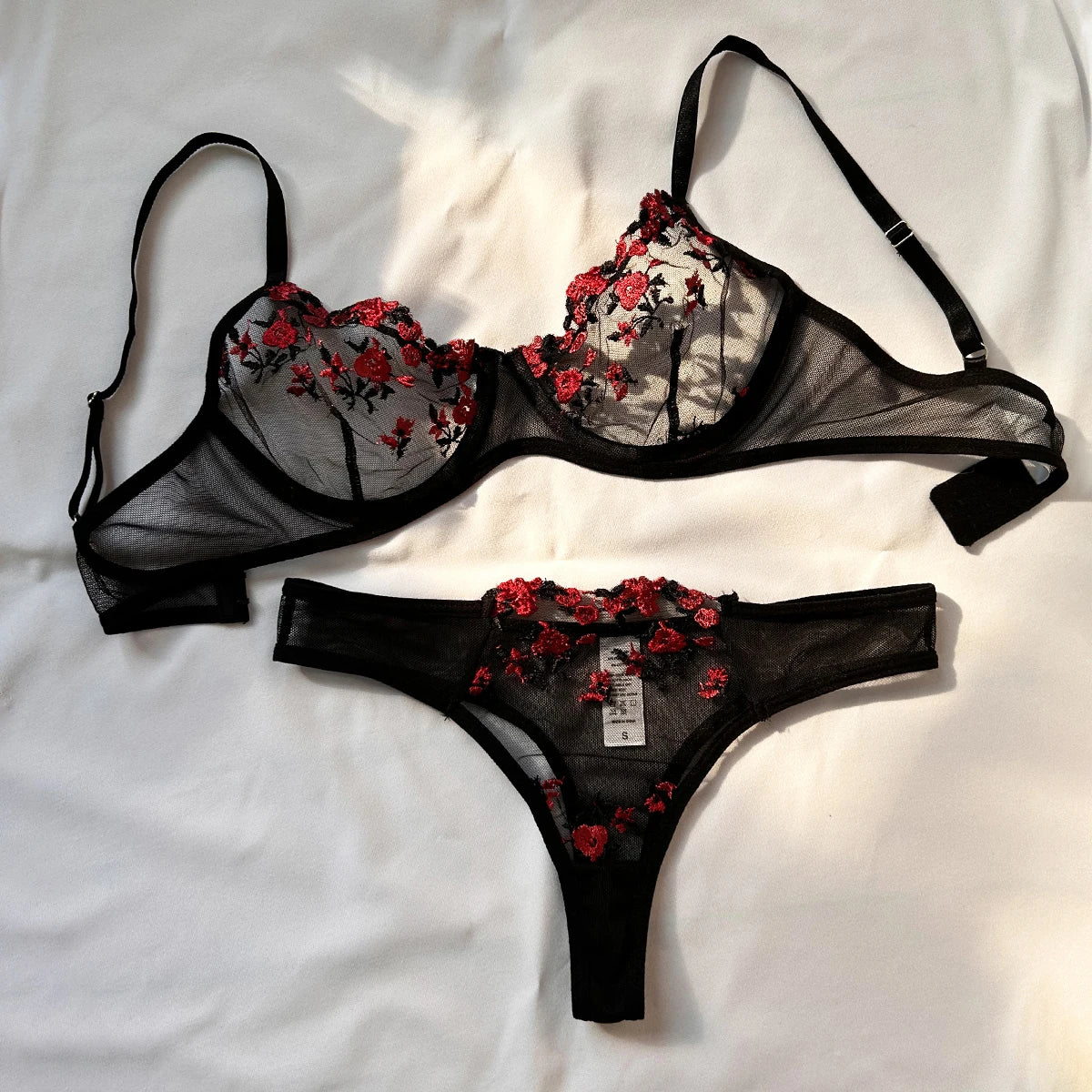 Elegant Floral Style Lace Lingerie Set