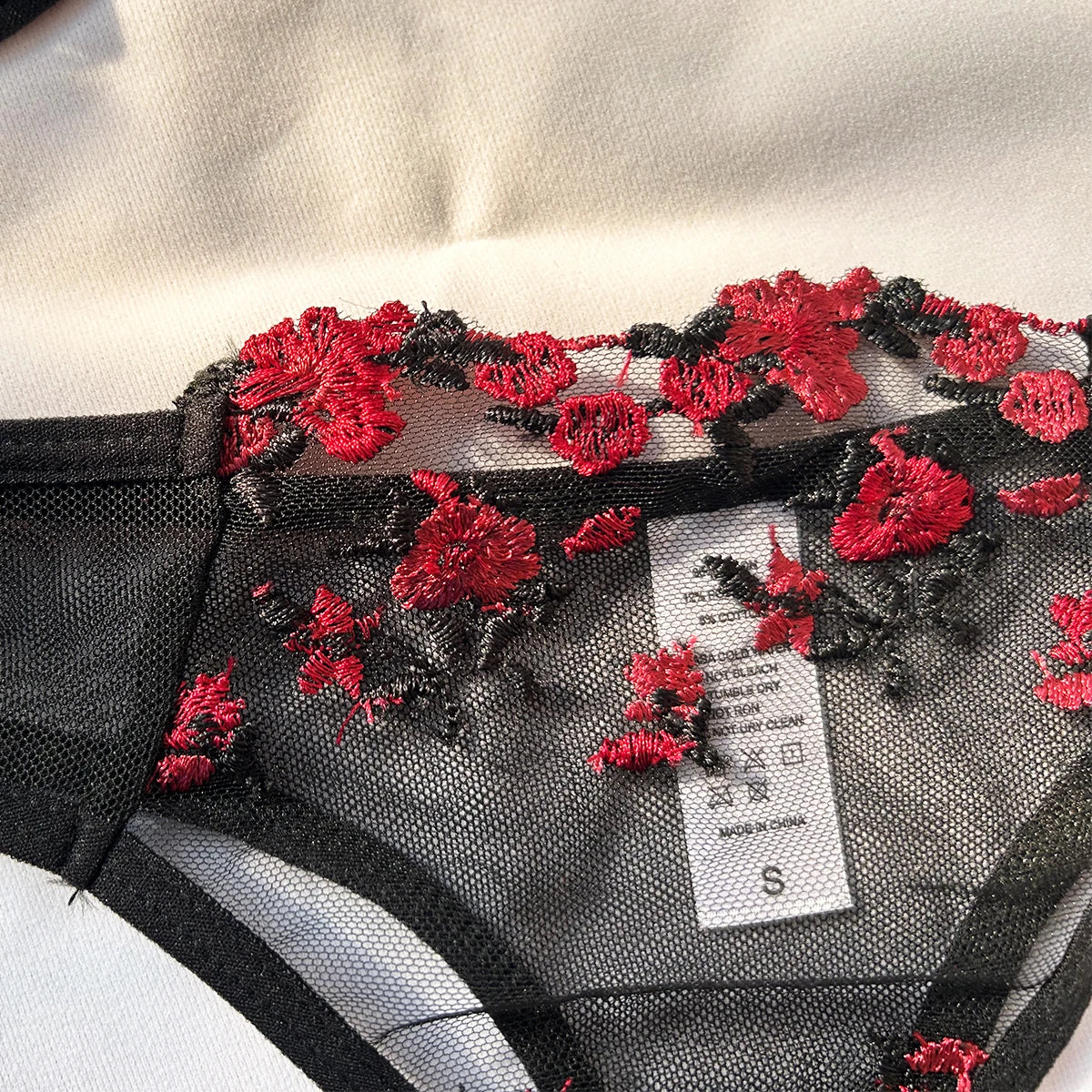 Elegant Floral Style Lace Lingerie Set