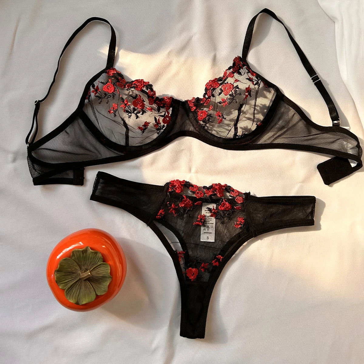 Elegant Floral Style Lace Lingerie Set