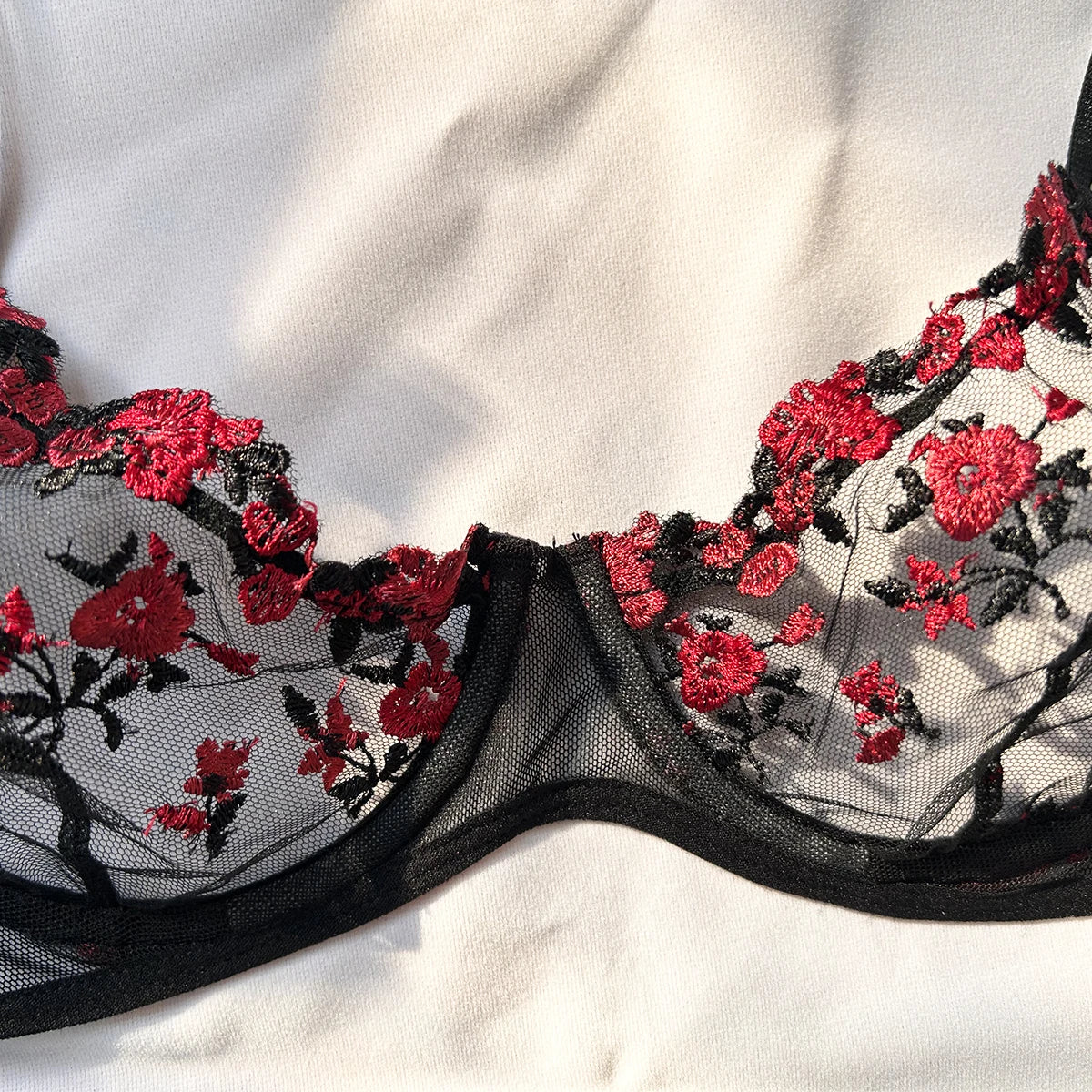 Elegant Floral Style Lace Lingerie Set